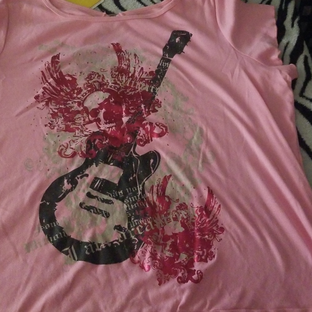 Rocker skull pink guitar